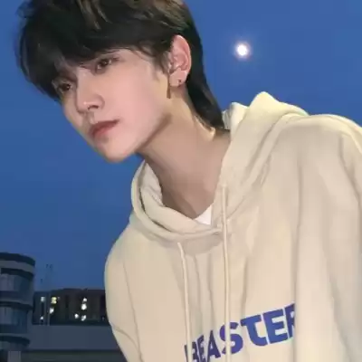 隗逸馨